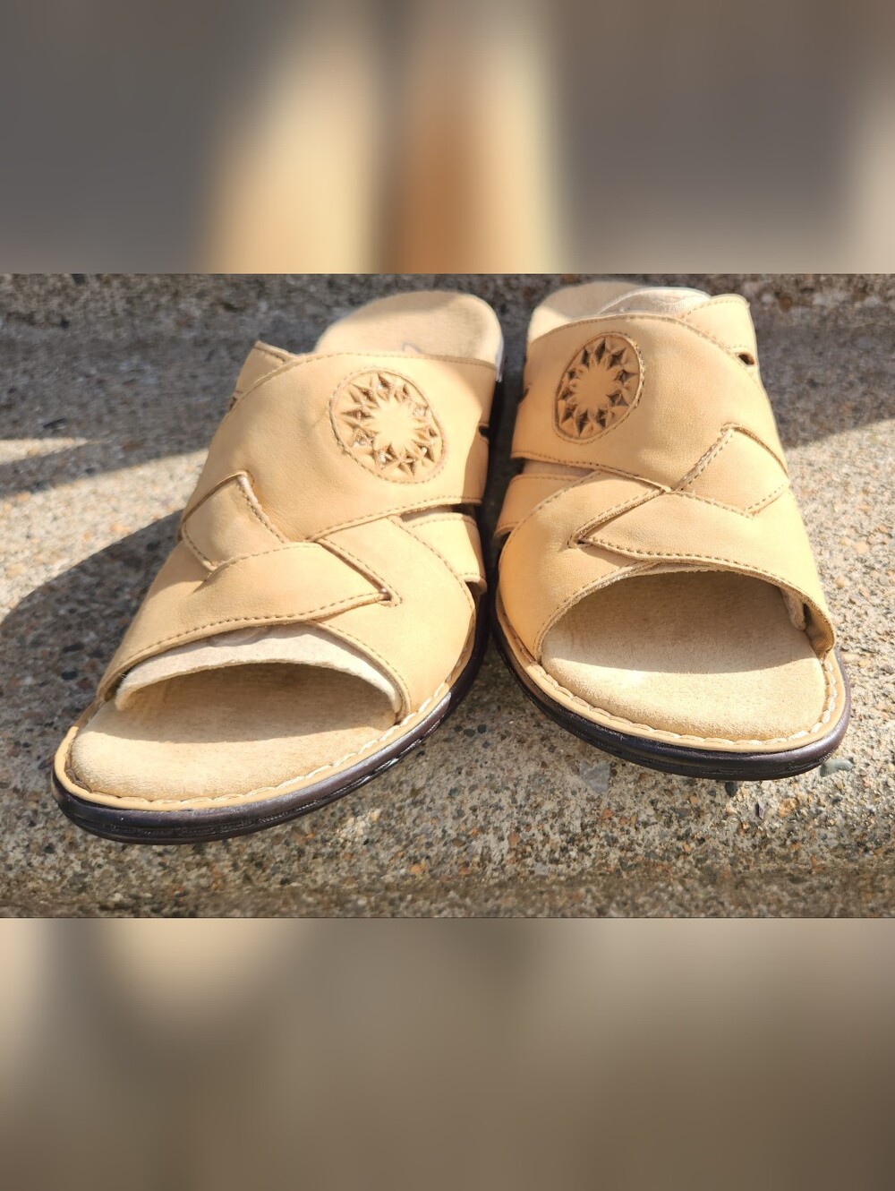 Clarks Brown Leather Slide Sandals 8Wide. Sand Color.